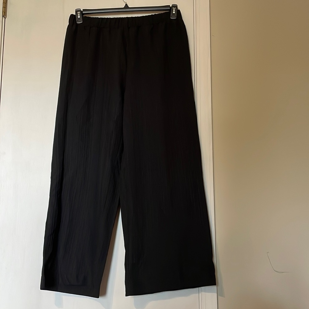 Nice black dress pants worn 1X. Shein curve size 1X. No pockets,buttons,zipper
